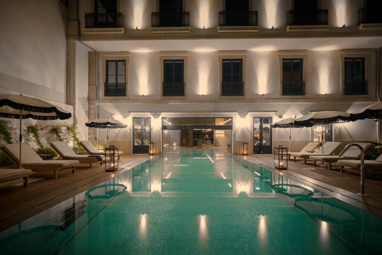 Ga Palace Hotel & Spa, A Xixth-Century Villa Porto Exterior photo The pool at the hotel