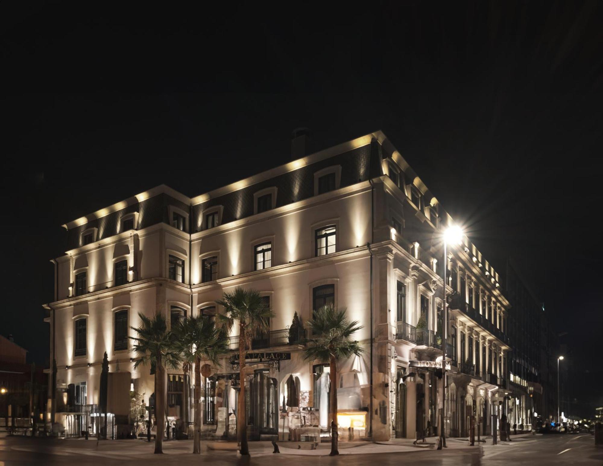 Ga Palace Hotel & Spa, A Xixth-Century Villa Porto Exterior photo The hotel at night