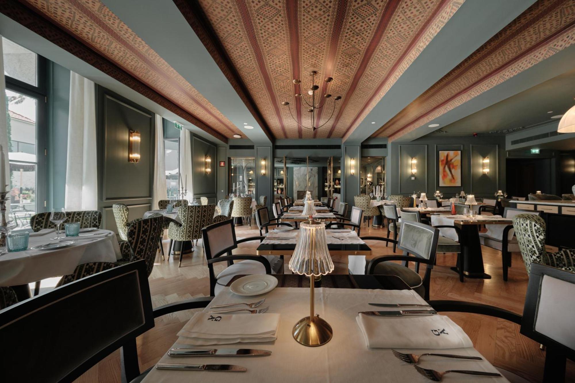 Ga Palace Hotel & Spa, A Xixth-Century Villa Porto Exterior photo The restaurant in 2011