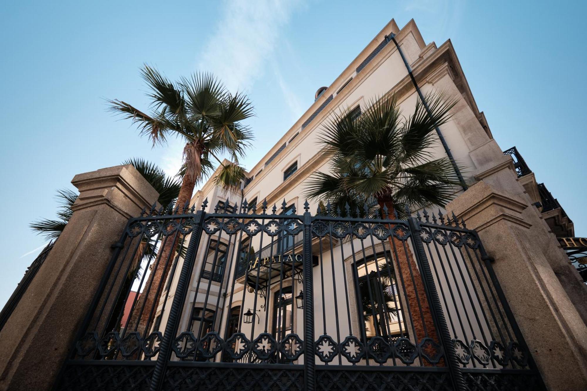 Ga Palace Hotel & Spa, A Xixth-Century Villa Porto Exterior photo The main entrance of the museum